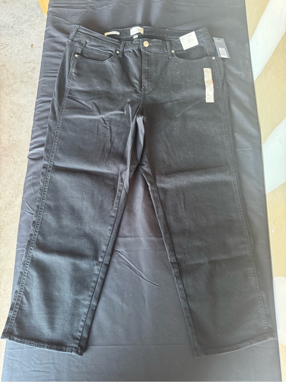 Universal Thread Size 20 Everyday Straight High Rise Black Jeans NWT